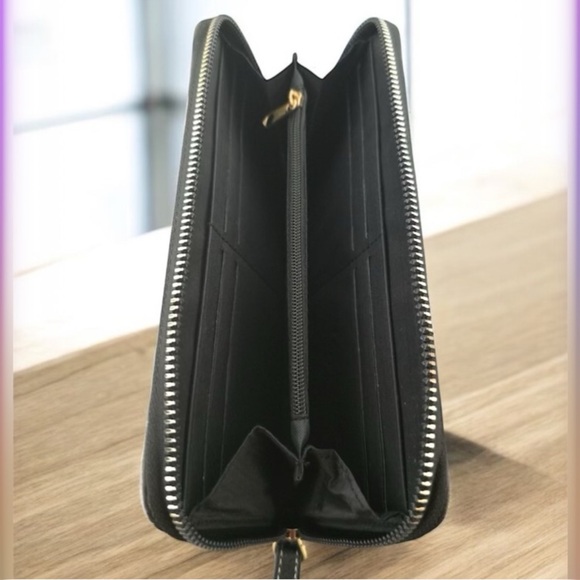 Betty Boop Graphic Wristlet Wallet - Picture 2 of 2